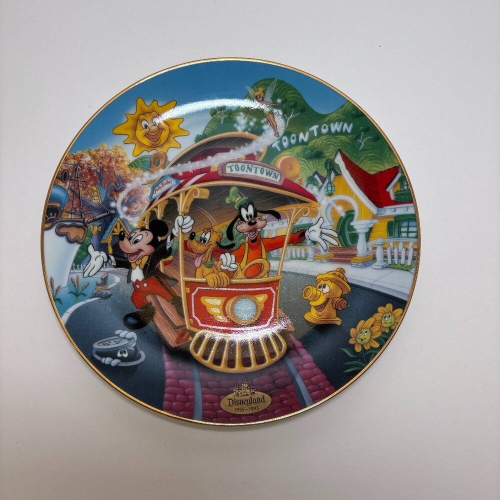 Disneyland’s 40th Anniversary “Mickeys Toontown” Limited Edition 8" Plate 8066B
